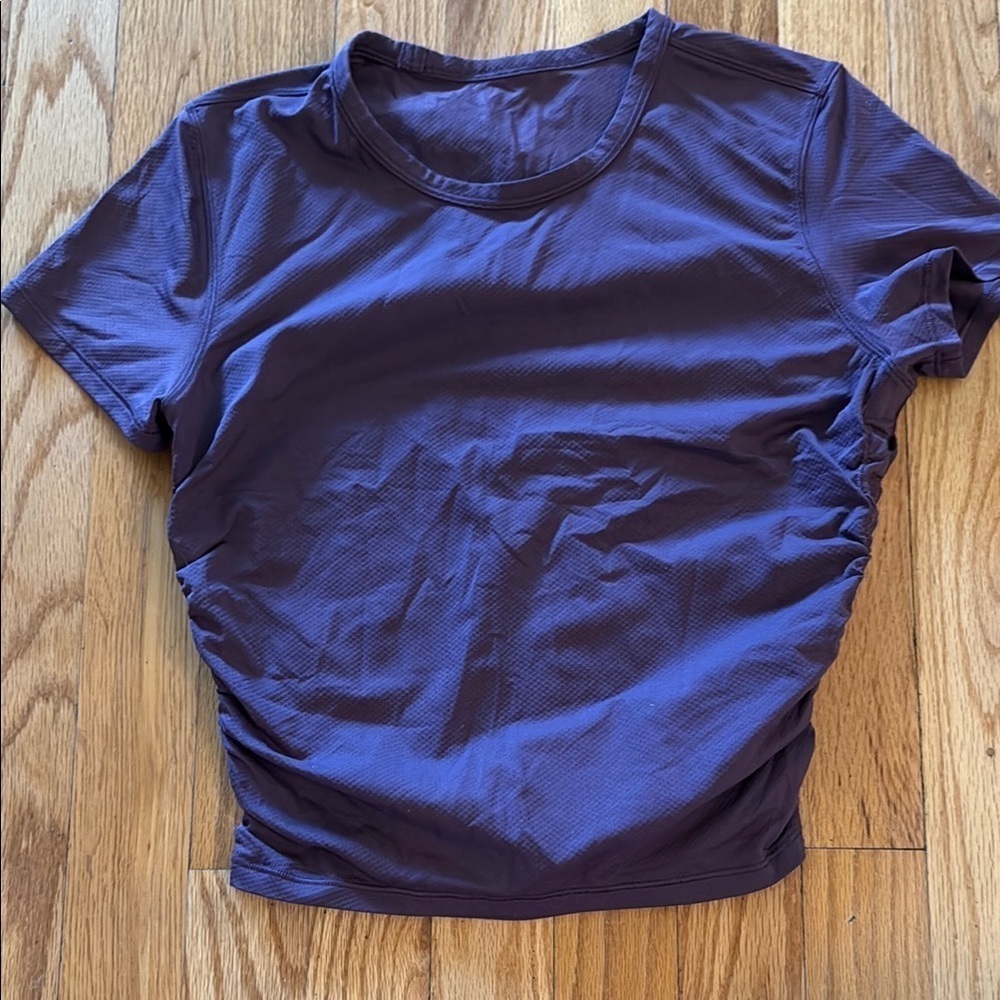 Lululemon sz 2 Women's ruched plum Purple Top great pre owned condition